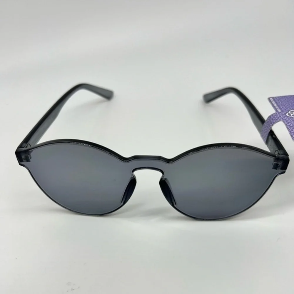 Sunglasses by Glance NWT